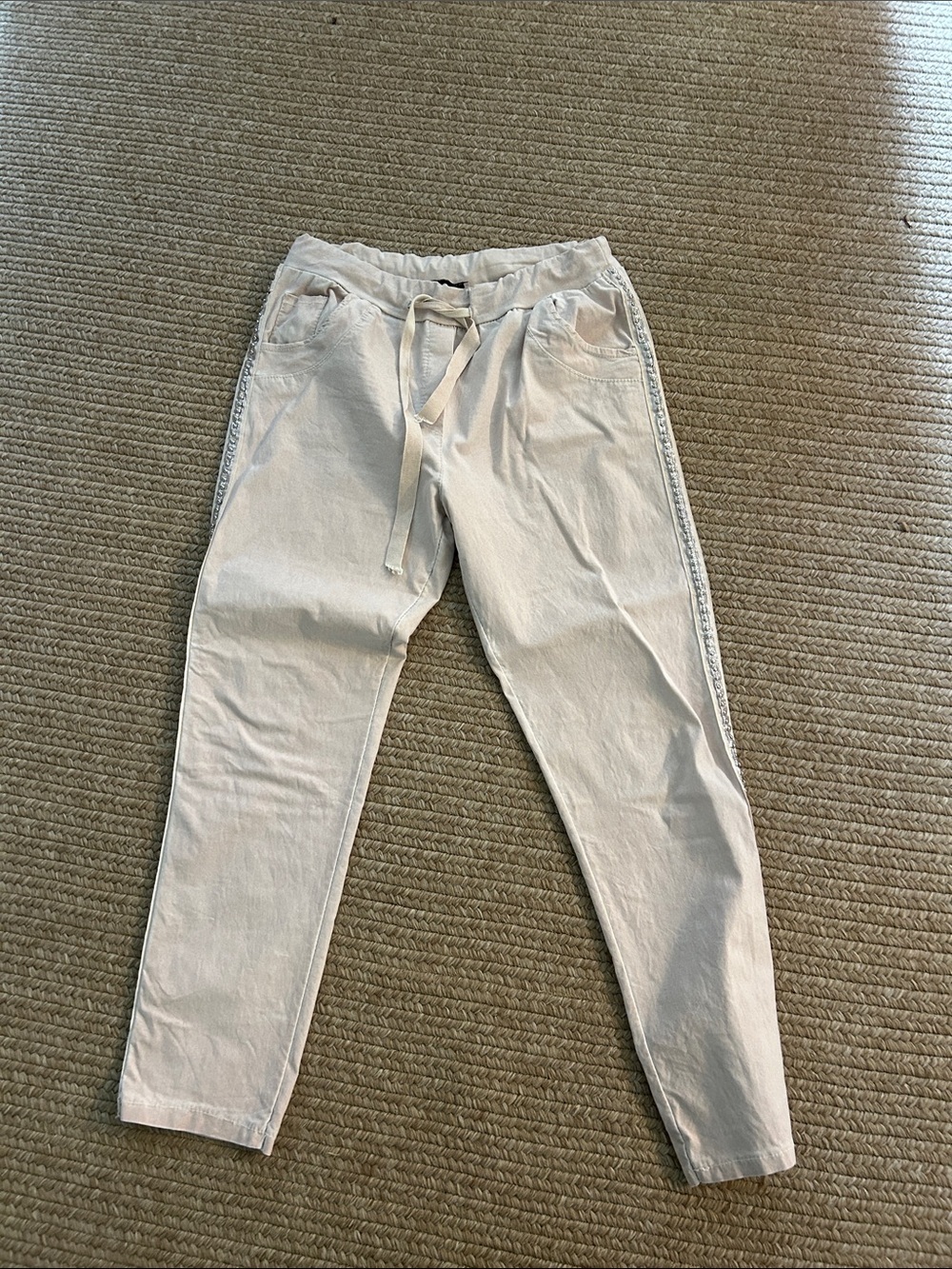 Gigi Moda pale pink pant with silver embellishments on sides, fit like a 10